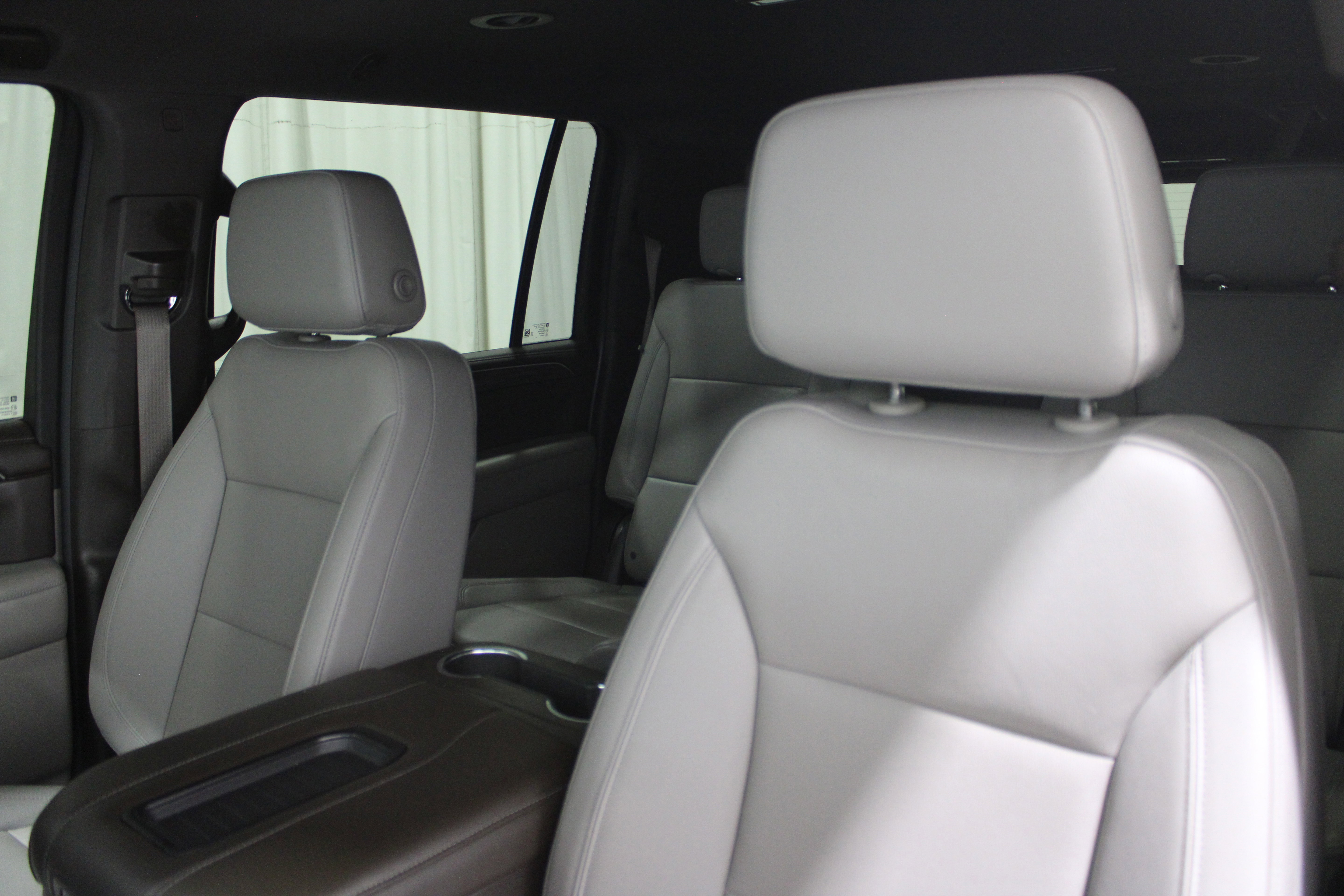 Used 2024 Chevrolet Suburban Z71 w/ Luxury Package image 5