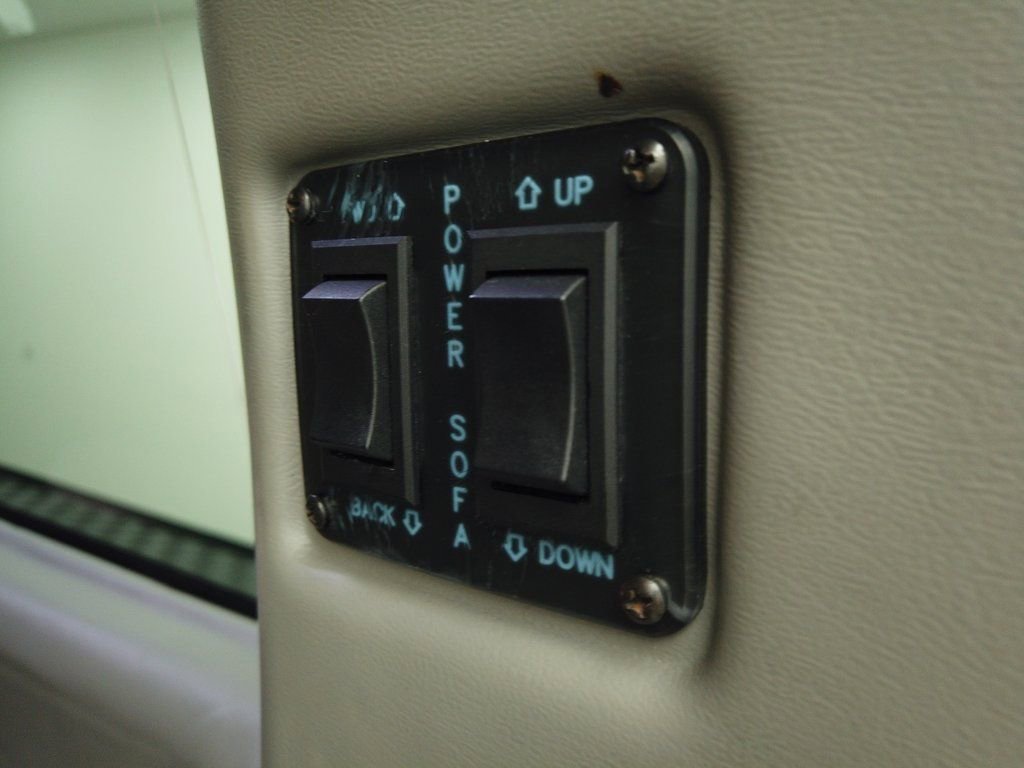 Used 2020 GMC Savana 2500 Extended w/ Enhanced Convenience Package image 8