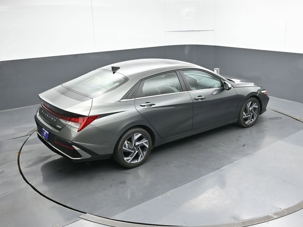 Used 2025 Hyundai Elantra Limited FWD image 49