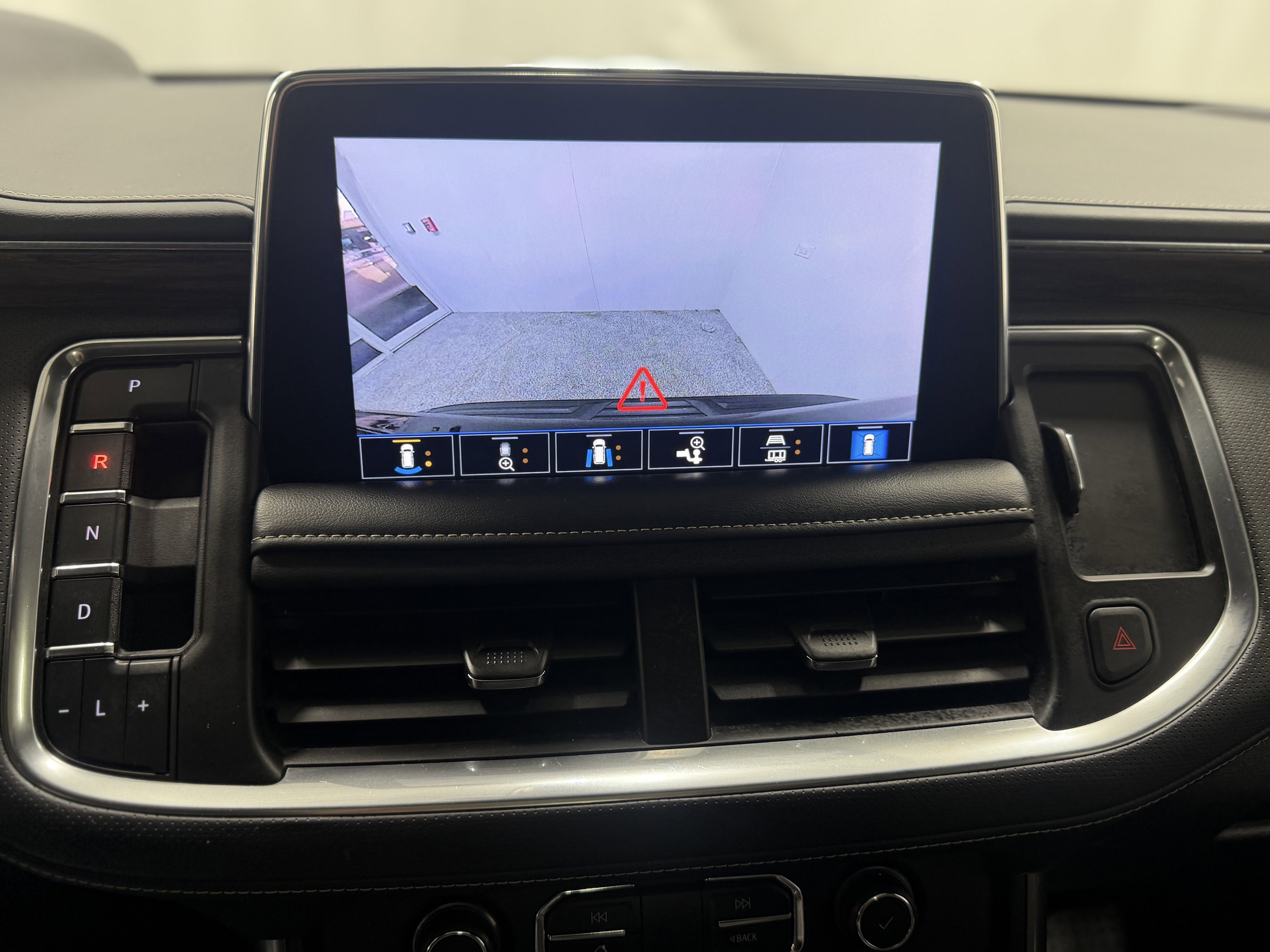 Used 2021 Chevrolet Suburban Premier w/ Premium Package image 22