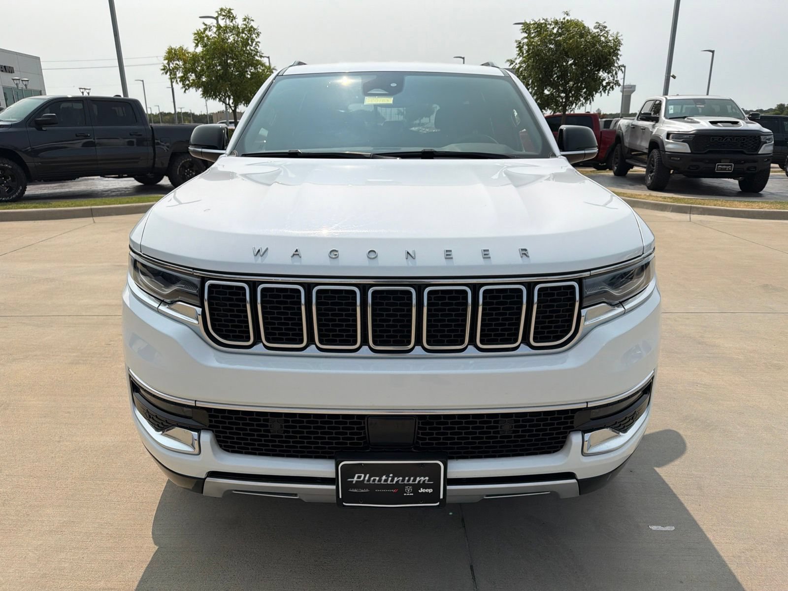 Used 2024 Jeep Wagoneer Series II w/ Flexible Seating Group RWD image 8