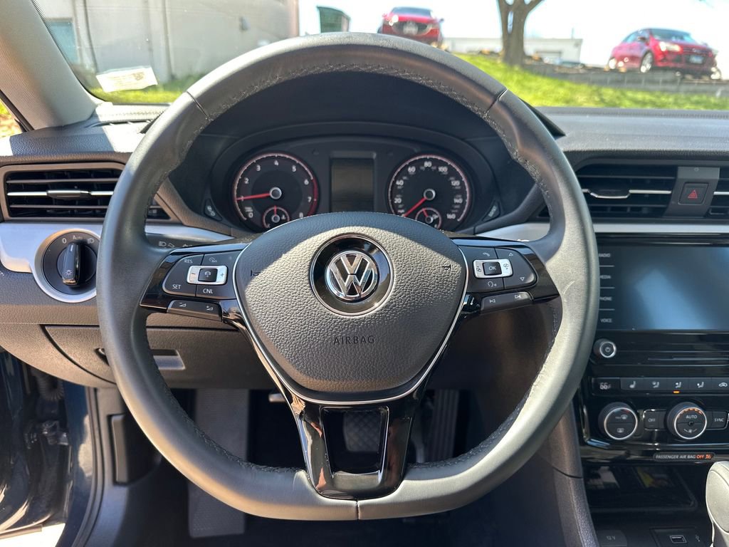 Used 2022 Volkswagen Passat 2.0T SE image 16