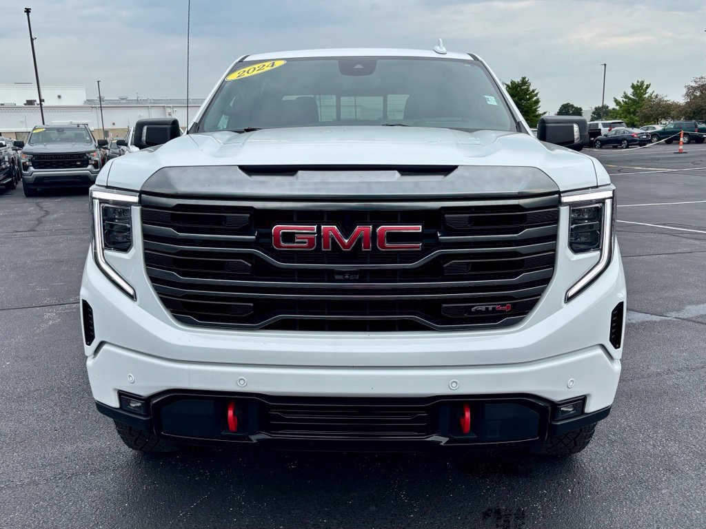 Used 2024 GMC Sierra 1500 AT4 w/ Technology Package AWD/4WD image 12