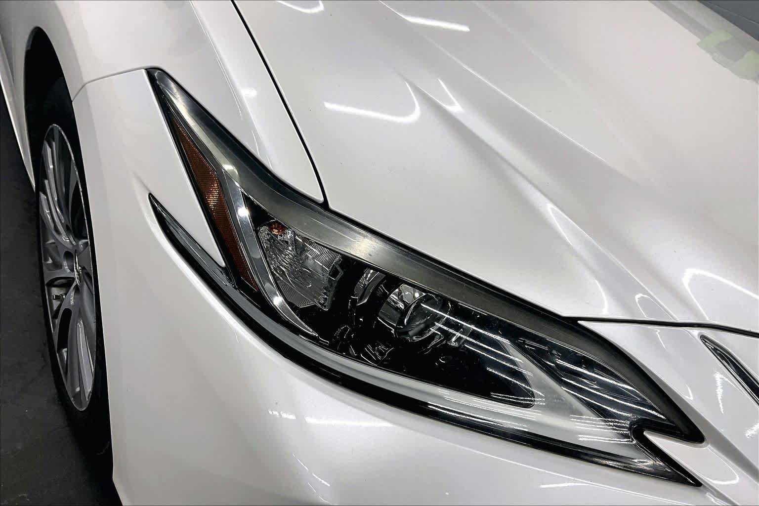 Used 2019 Lexus ES 350 w/ Premium Package image 27
