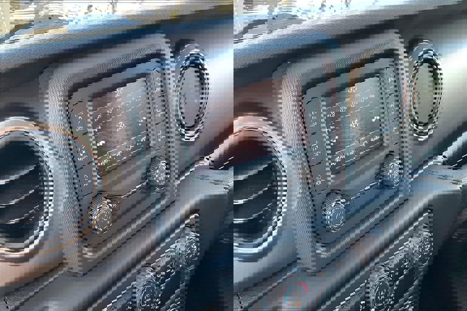 Used 2020 Jeep Gladiator Sport w/ Quick Order Package 24S image 32