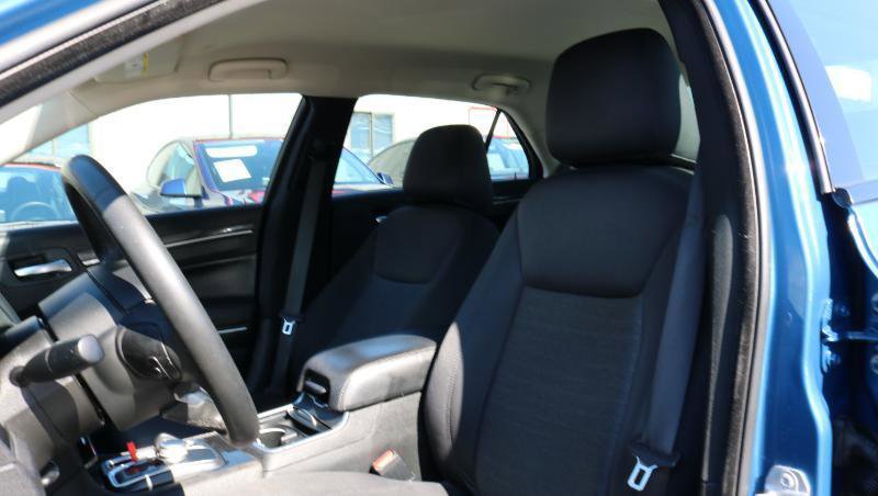 Used 2022 Chrysler 300 Touring w/ Sport Appearance Package image 11