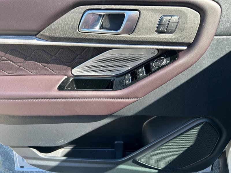 Used 2025 Ford Explorer Platinum w/ Ultimate Package image 6