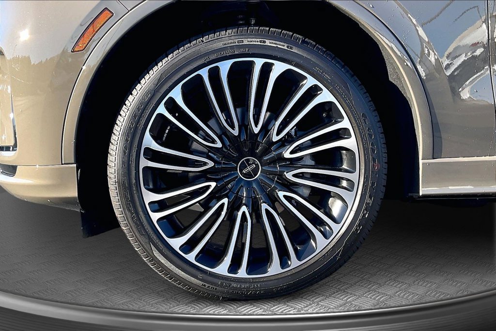 New 2026 Lincoln Aviator Black Label w/ Dynamic Handling Package AWD/4WD image 13