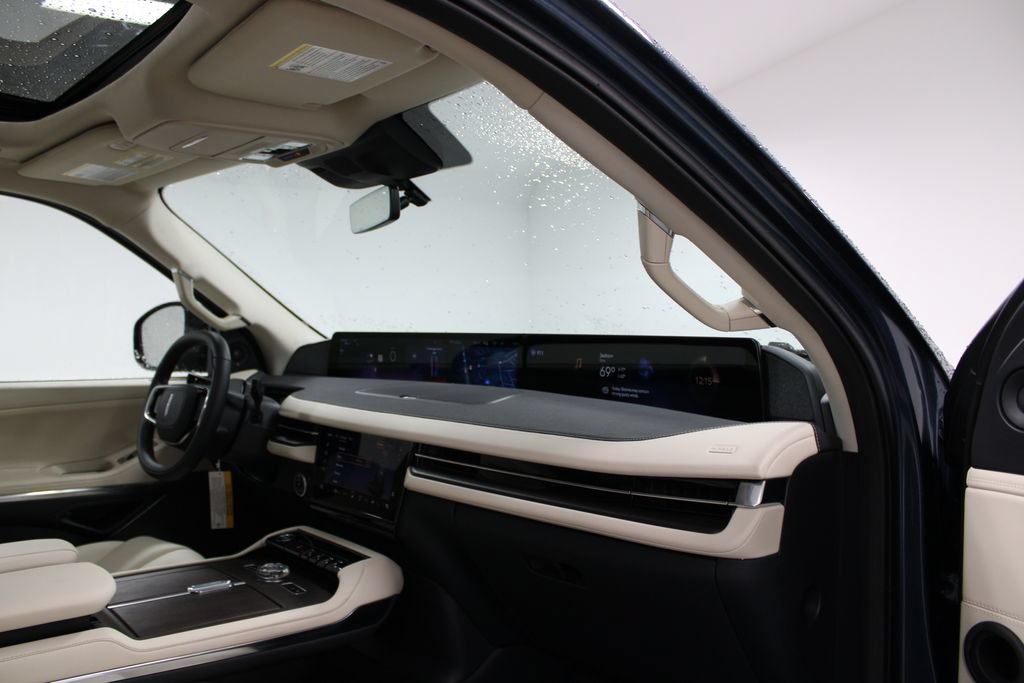New 2027 Lincoln Navigator L Reserve RWD image 32