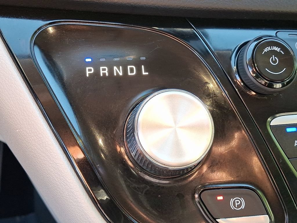 Used 2023 Chrysler Pacifica Touring-L FWD image 15