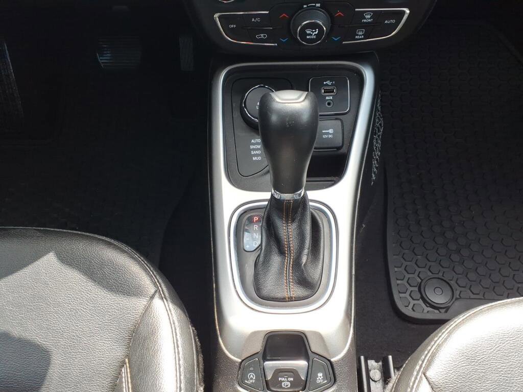 Used 2020 Jeep Compass Latitude w/ Cold Weather Group AWD/4WD image 14