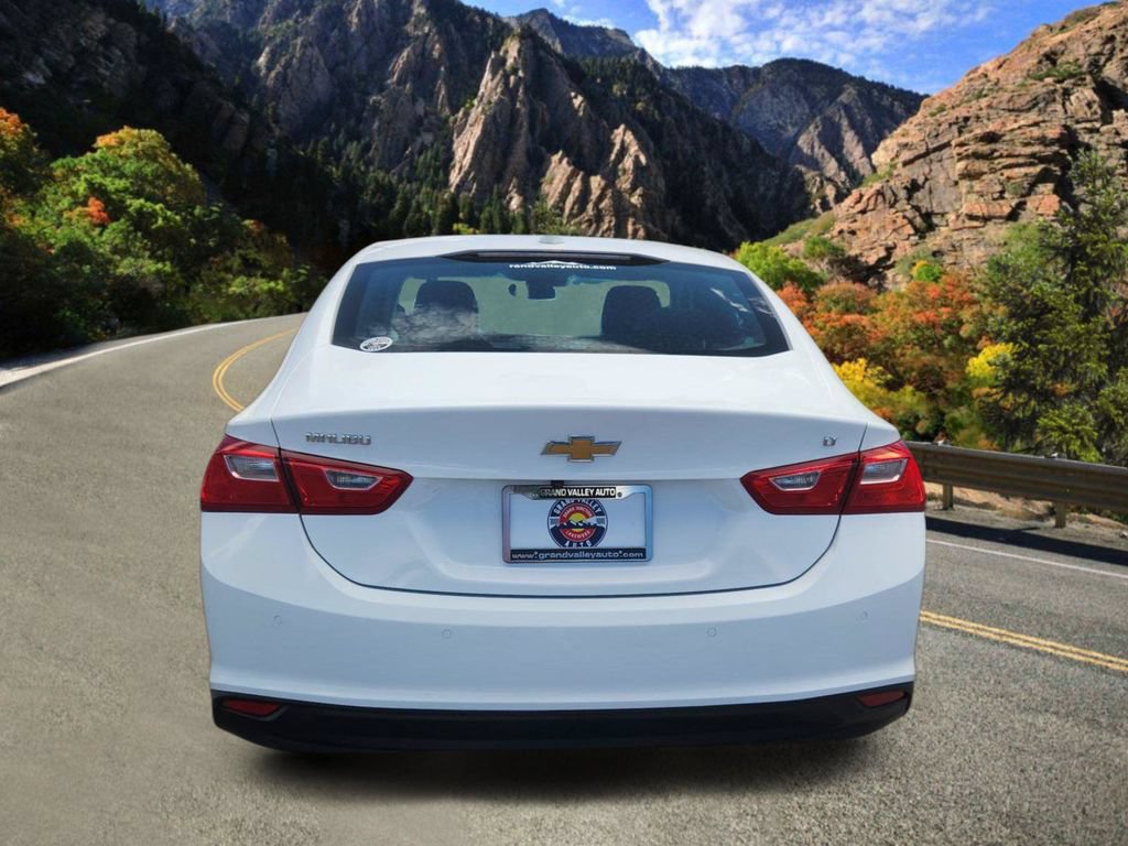 Used 2025 Chevrolet Malibu LT FWD image 4