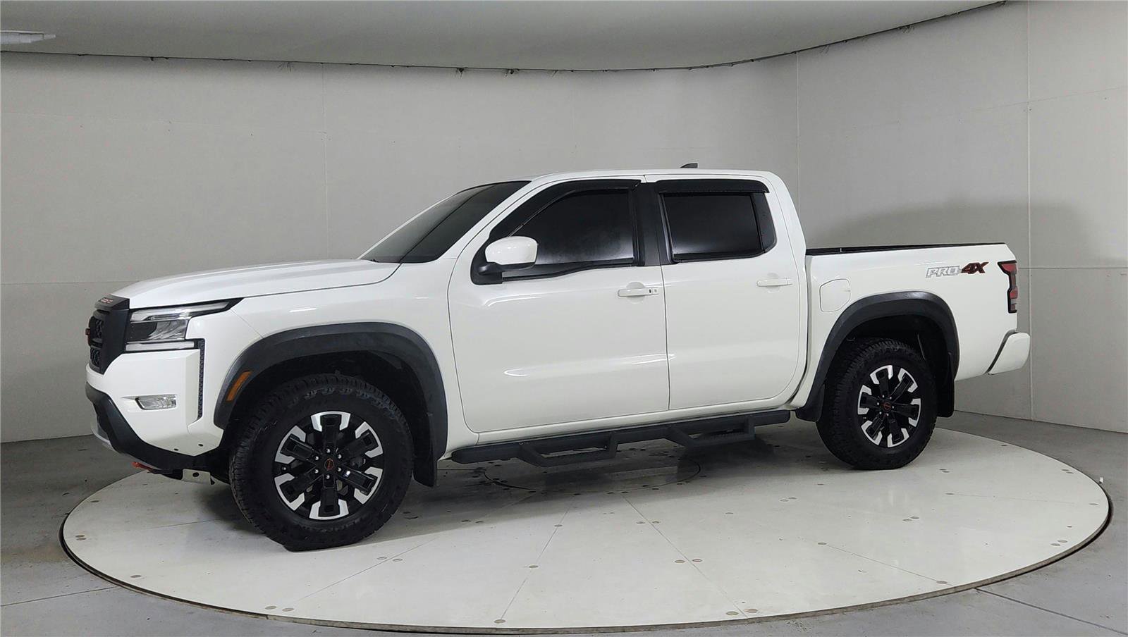 Used 2022 Nissan Frontier PRO-4X w/ Off-Road Protection Package image 3