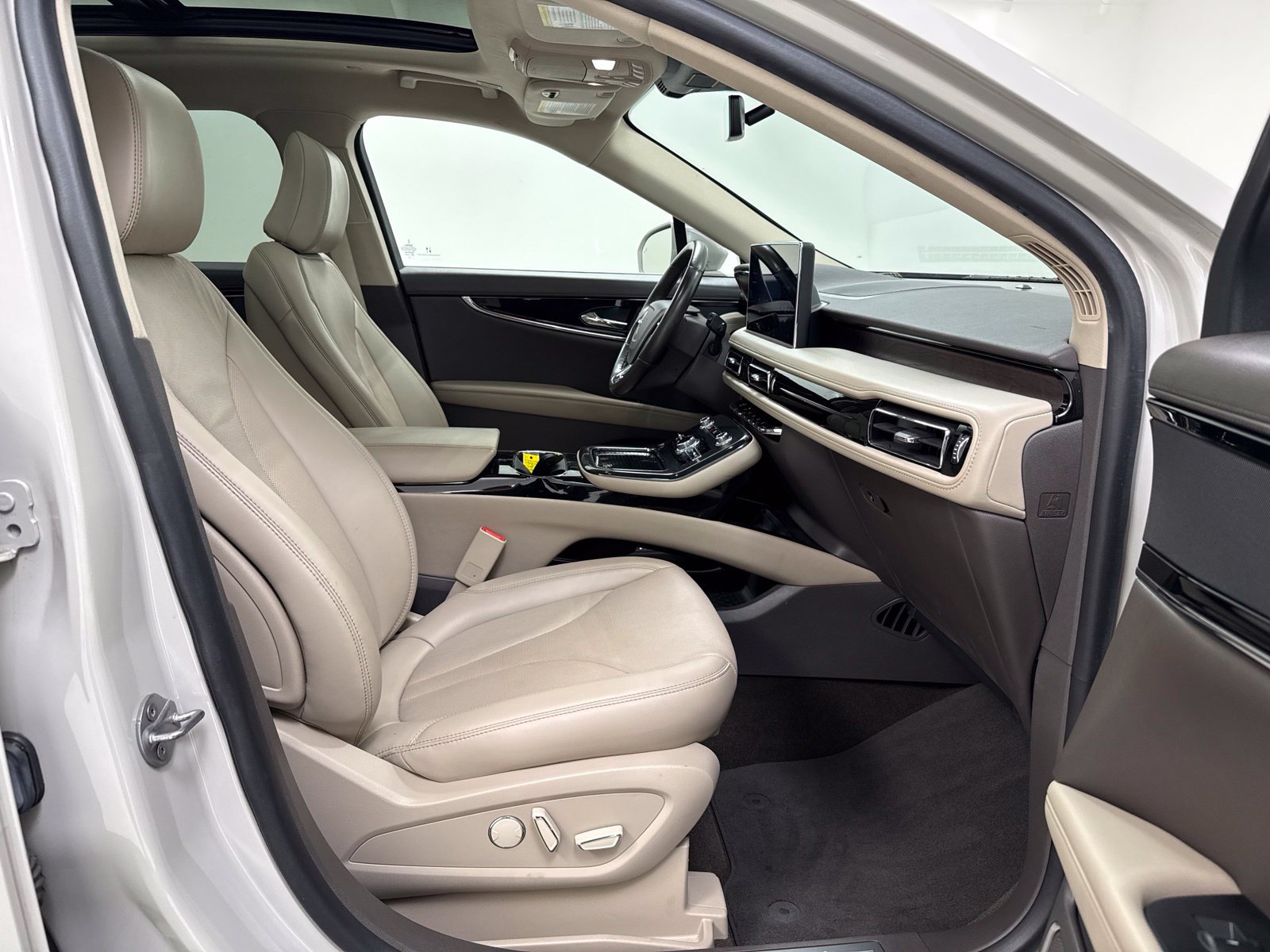 Used 2023 Lincoln Nautilus Reserve FWD image 31
