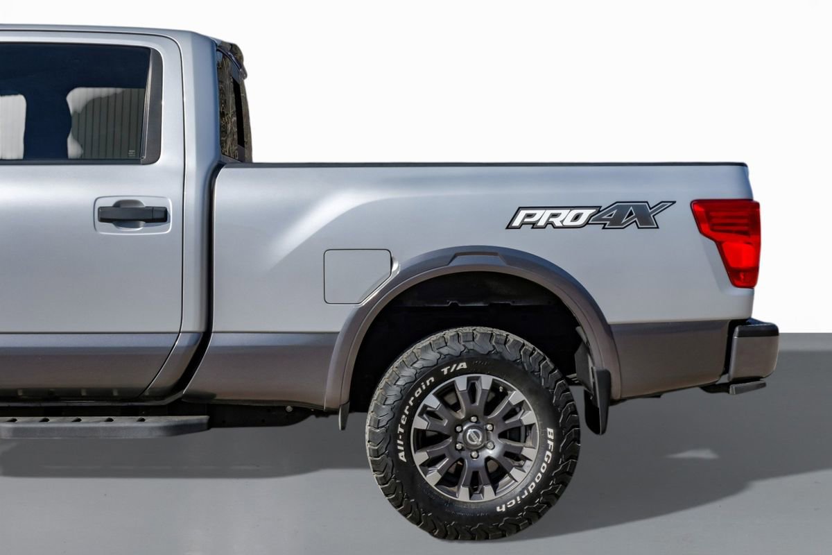 Used 2019 Nissan Titan PRO-4X image 11