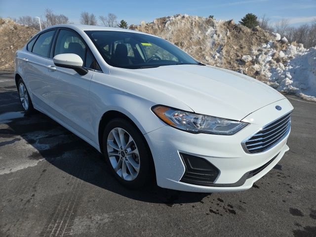 Used 2020 Ford Fusion SE image 1