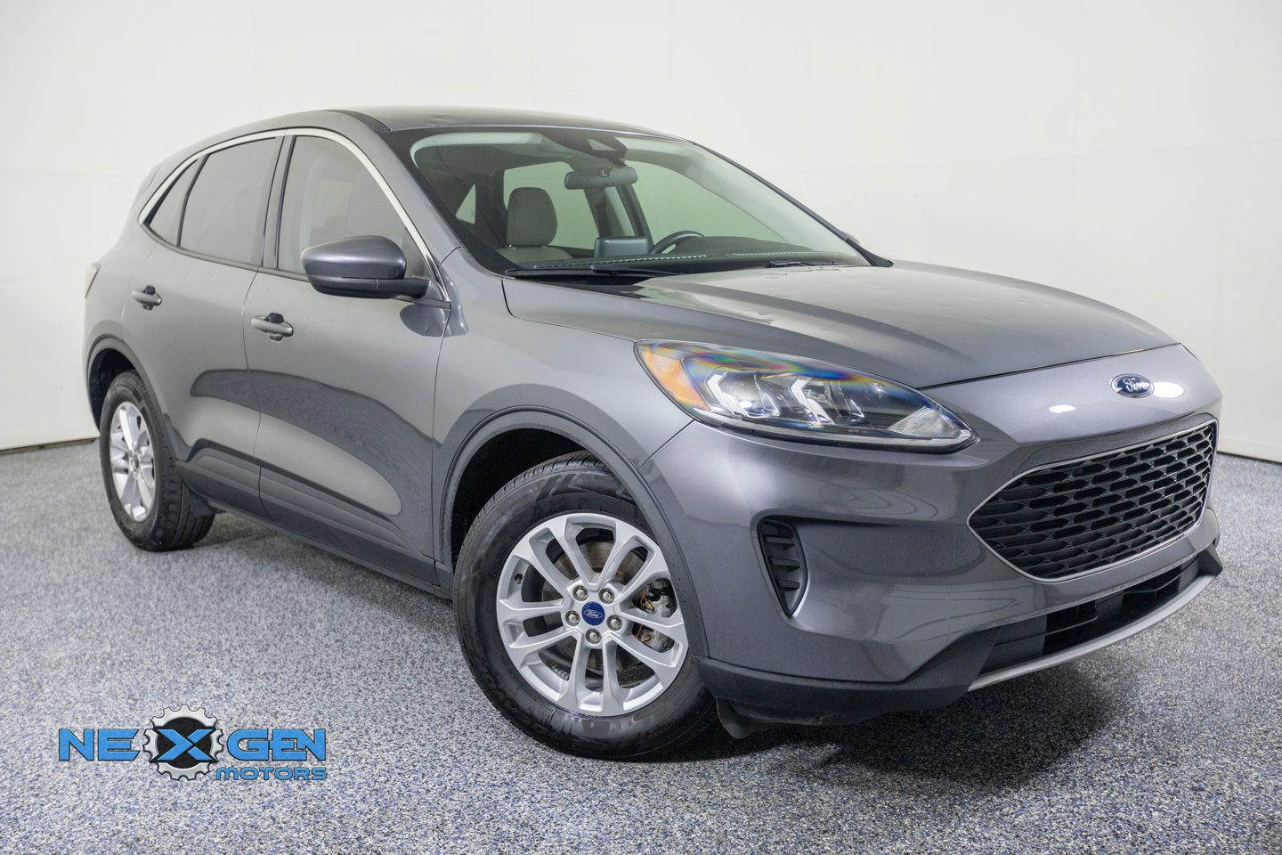 Used 2021 Ford Escape SE FWD image 1
