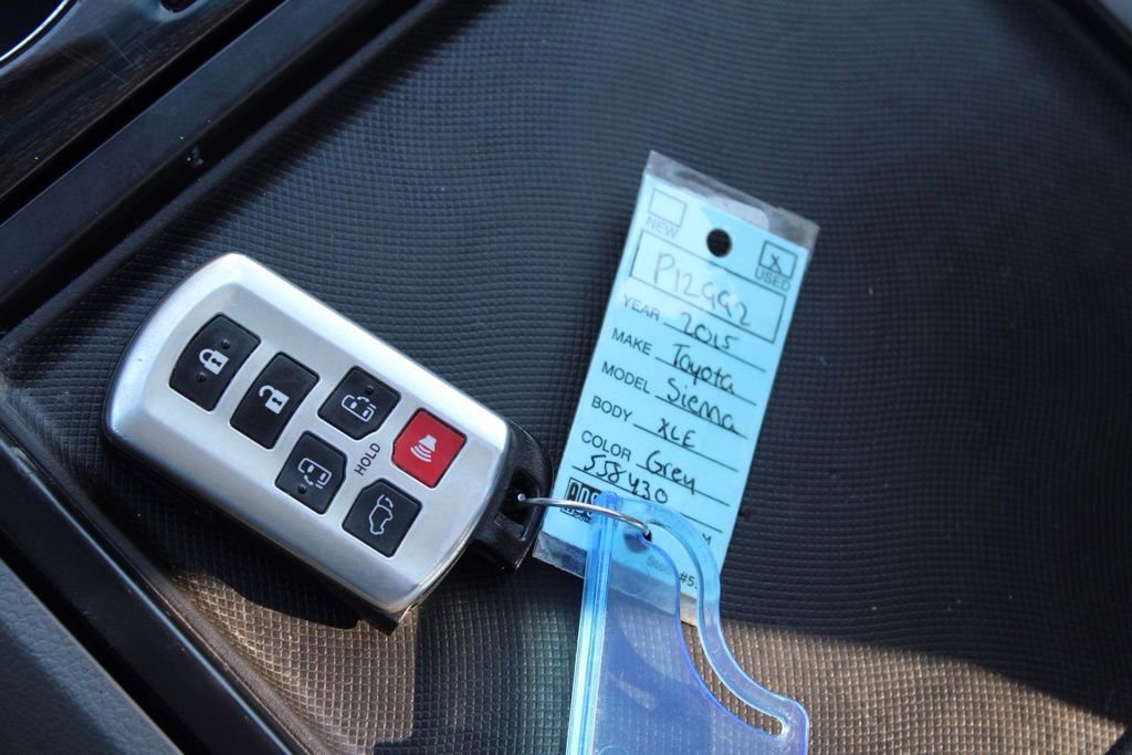 Used 2015 Toyota Sienna XLE image 39