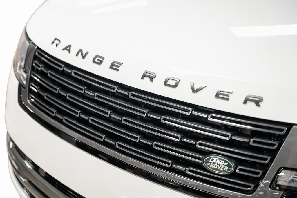 Used 2025 Land Rover Range Rover SE image 10