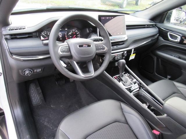 New 2026 Jeep Compass Latitude image 14