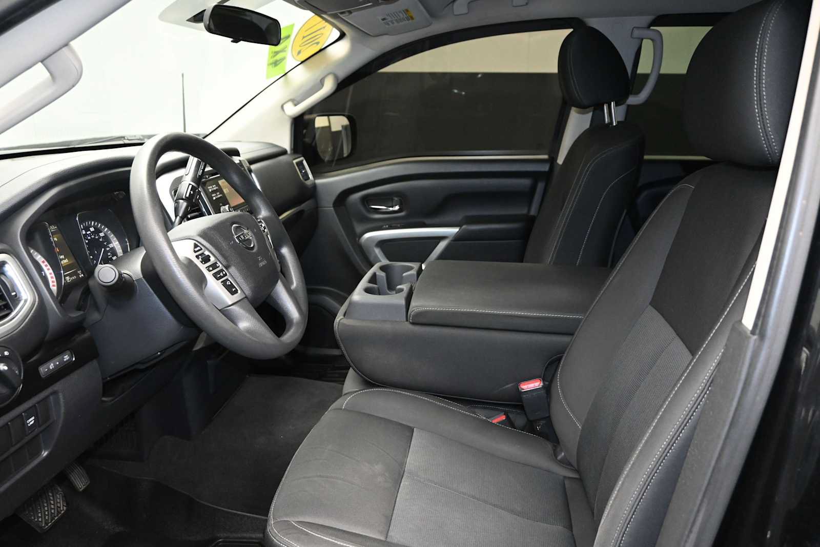 Used 2017 Nissan Titan SV AWD/4WD image 19