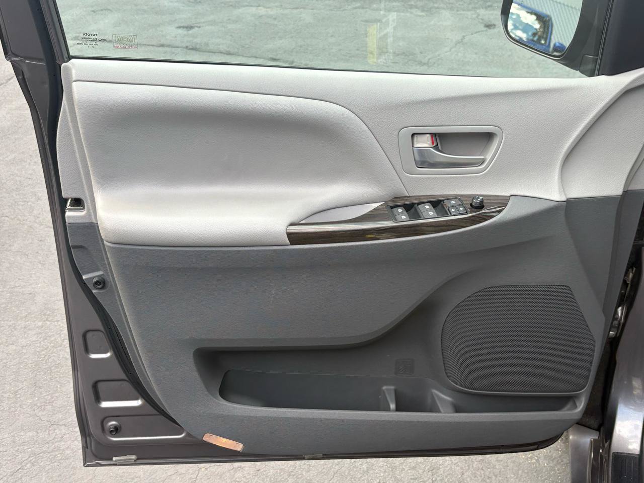 Used 2015 Toyota Sienna XLE w/ XLE Navigation Package FWD image 16