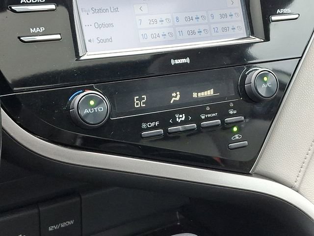 Used 2020 Toyota Camry SE w/ Moonroof Package image 15