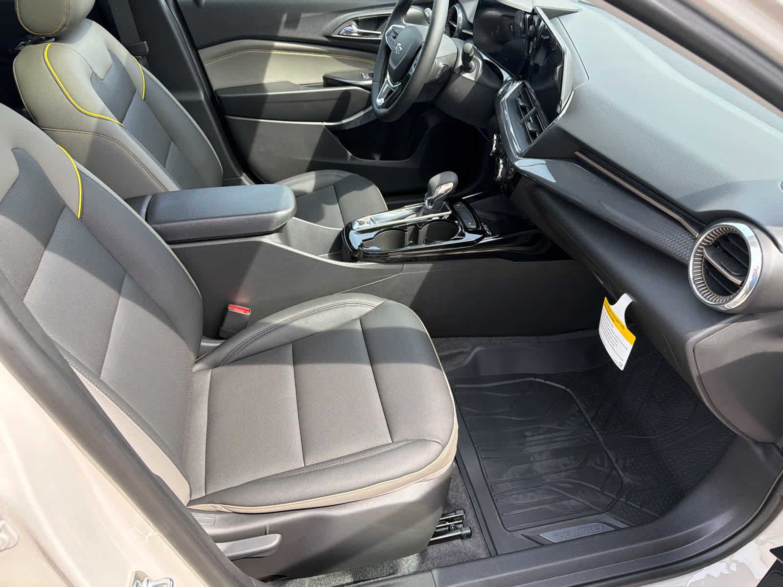 New 2026 Chevrolet Trax ACTIV w/ Sunroof Package FWD image 13