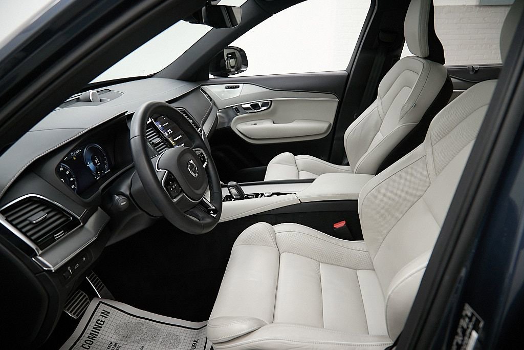 Used 2022 Volvo XC90 T8 R-Design image 21
