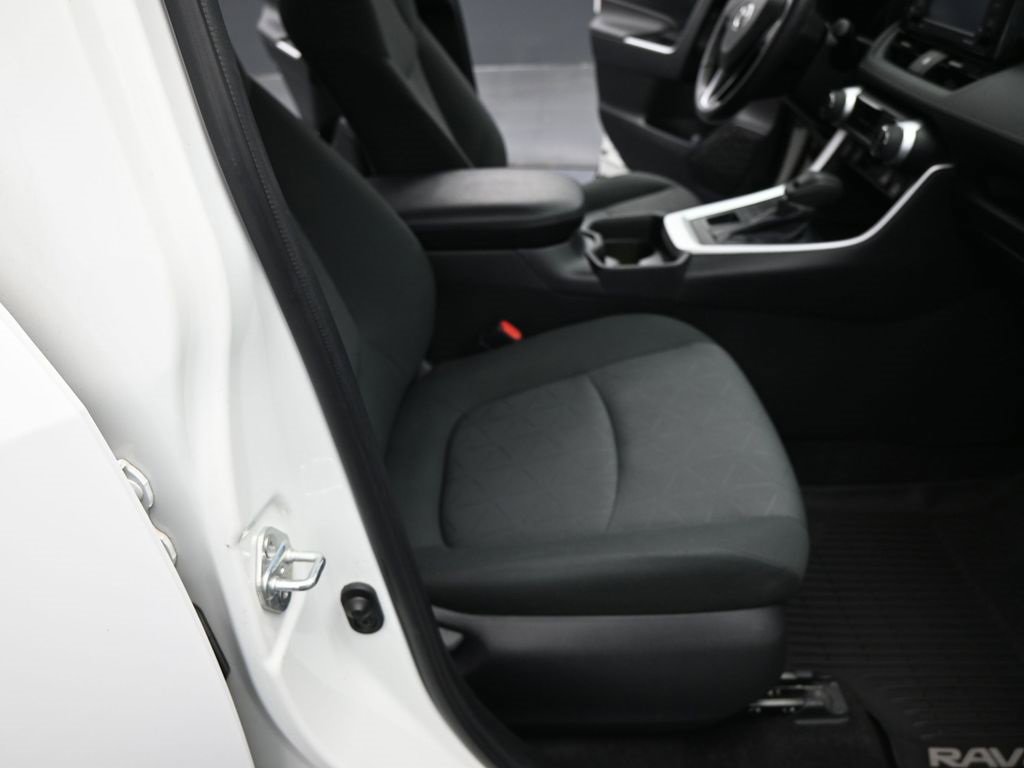 Used 2021 Toyota RAV4 XLE image 31