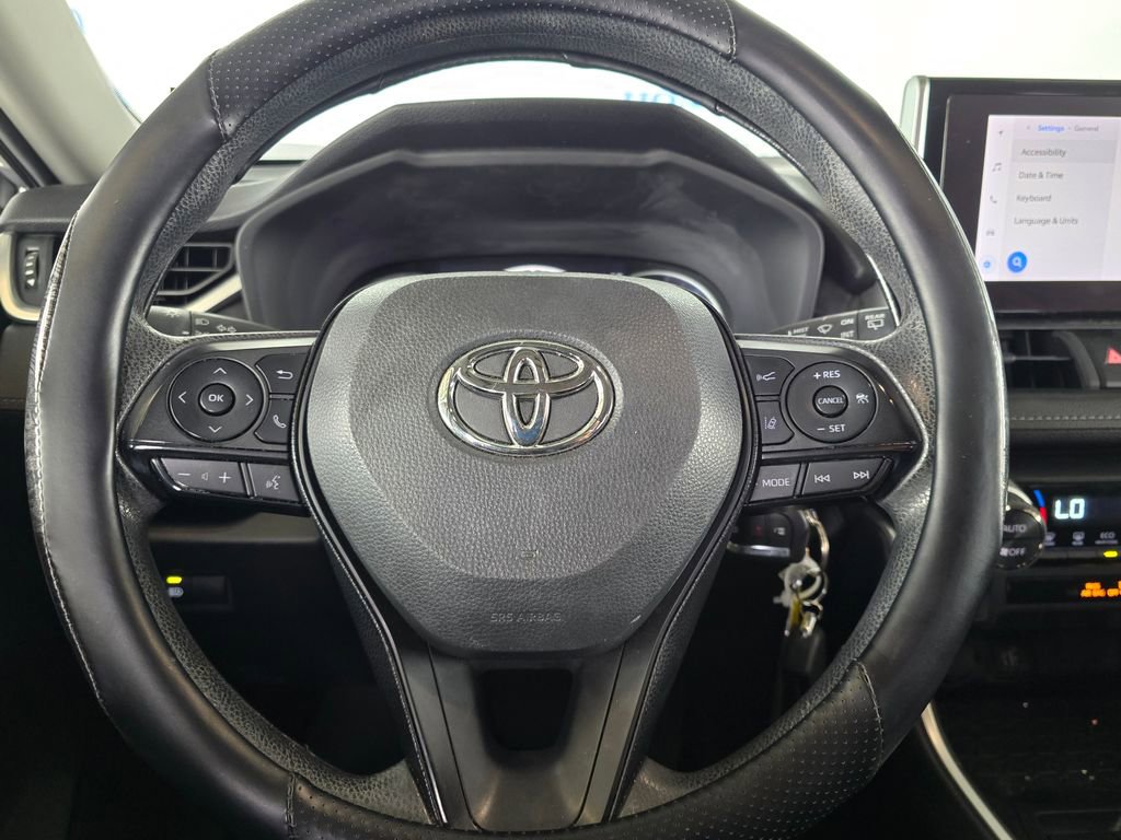 Used 2023 Toyota RAV4 LE AWD/4WD image 28