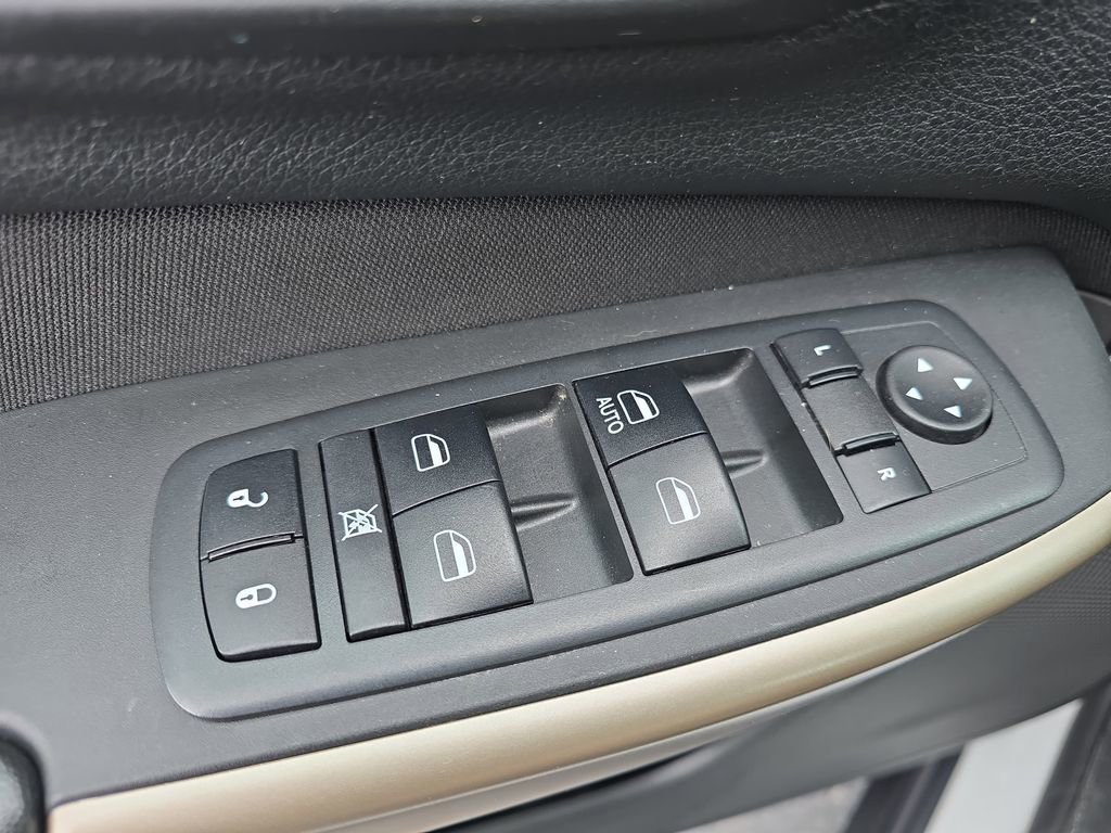 Used 2018 Jeep Cherokee Latitude w/ Altitude Package AWD/4WD image 30