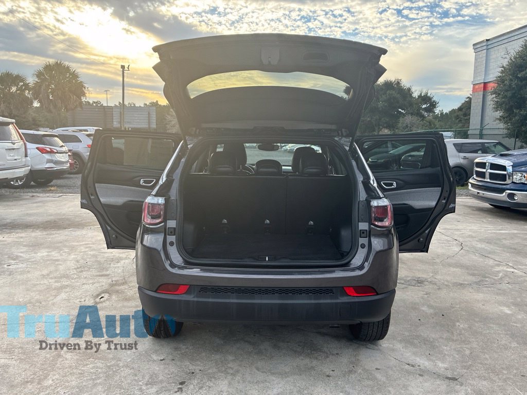 Used 2024 Jeep Compass Latitude AWD/4WD image 16