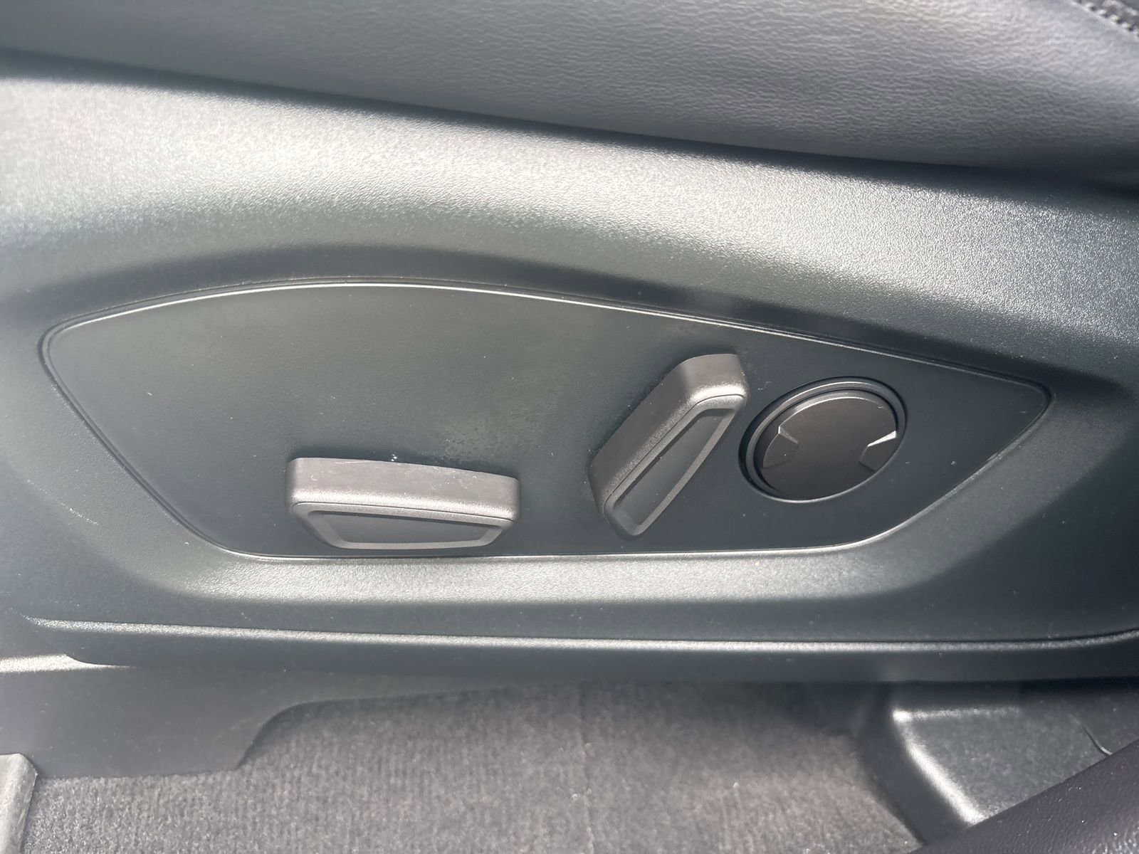 Used 2022 Ford Explorer XLT w/ Equipment Group 202A image 29