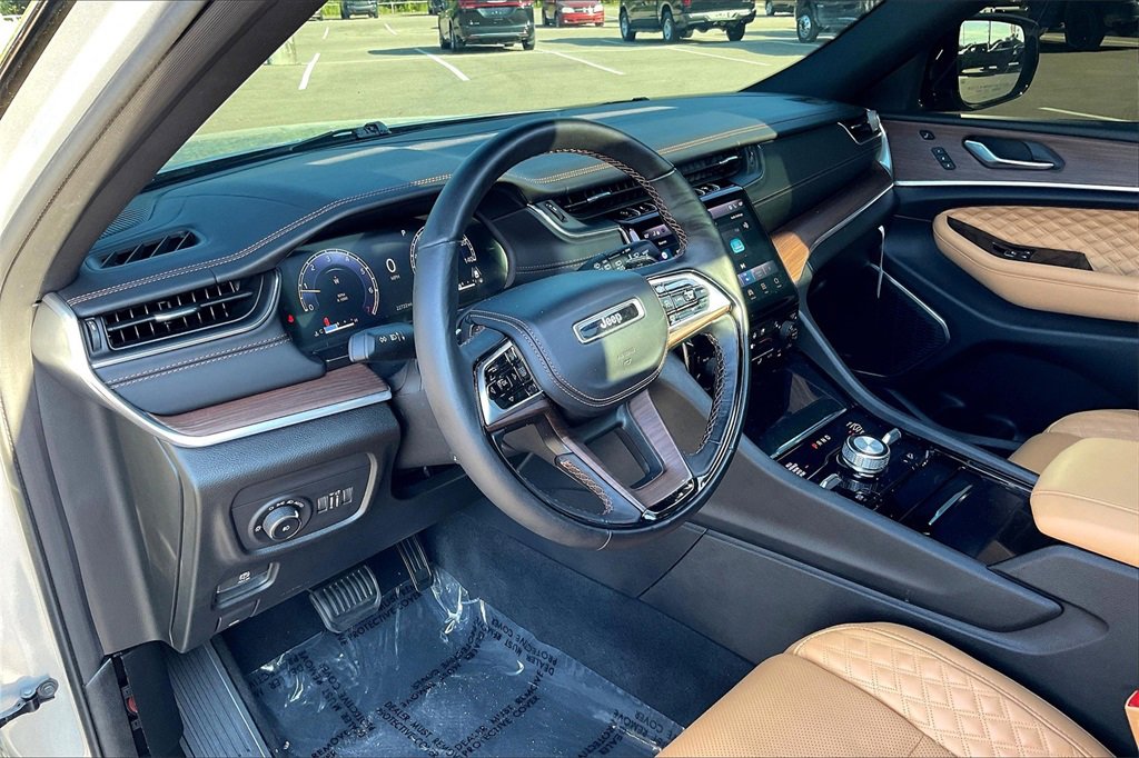 Certified 2023 Jeep Grand Cherokee L Summit w/ Luxury Tech Group V image 13