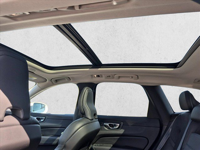 Used 2021 Volvo XC60 T5 Momentum w/ Premium Package FWD image 20
