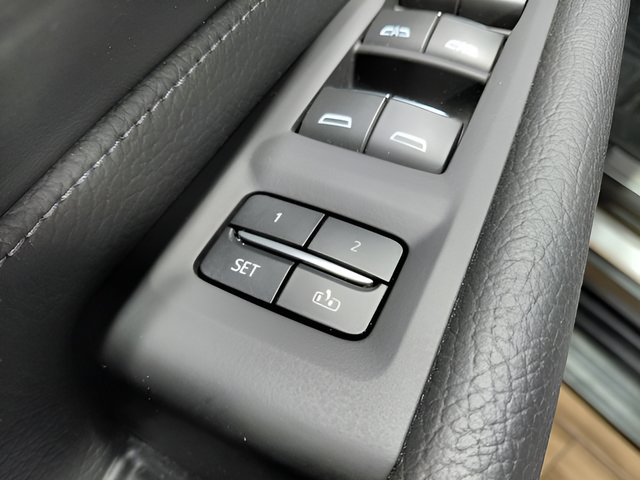 Certified 2023 GMC Yukon Denali AWD/4WD image 15