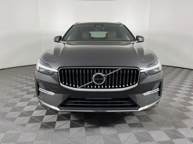 Used 2023 Volvo XC60 B5 Plus w/ Protection Package Premier FWD image 4