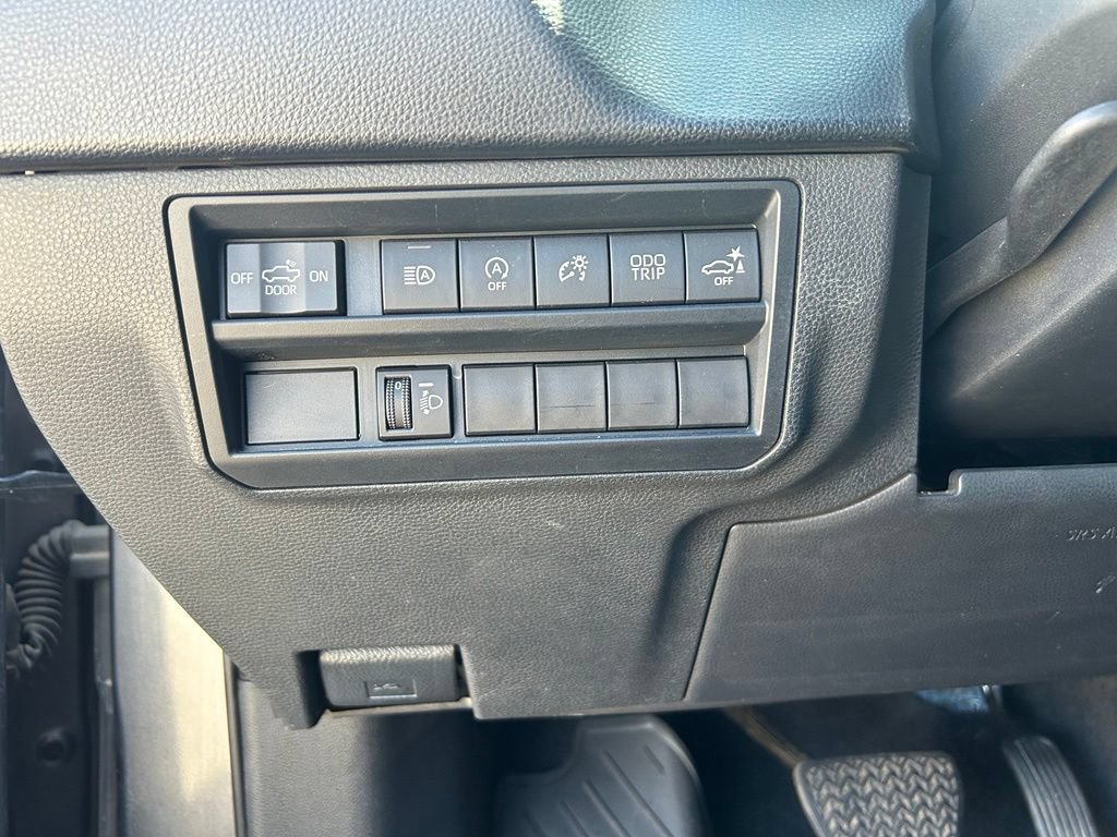 Used 2022 Toyota Tundra SR5 w/ SR5 Convenience Package AWD/4WD image 18