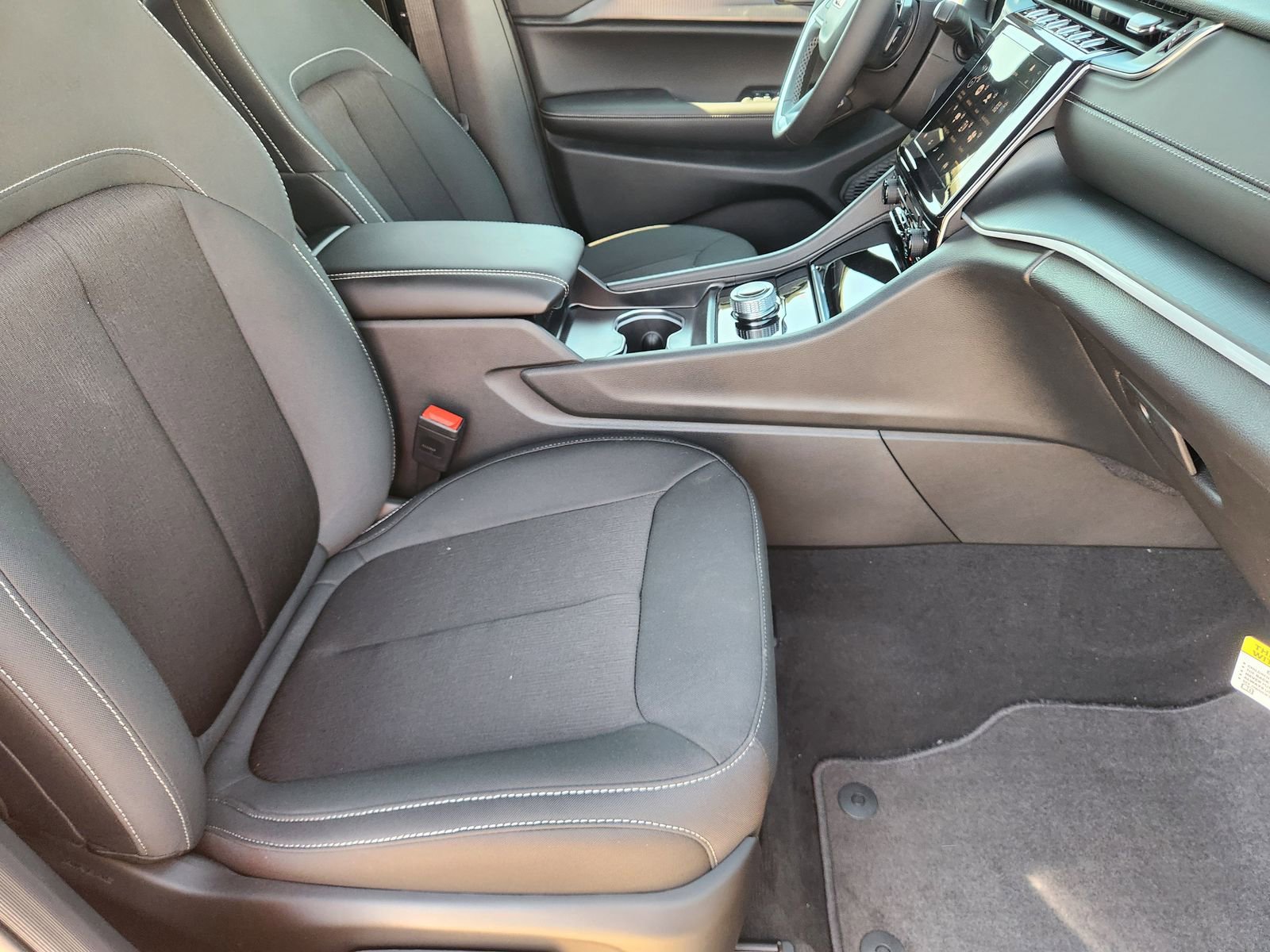 New 2025 Jeep Grand Cherokee L Laredo image 13