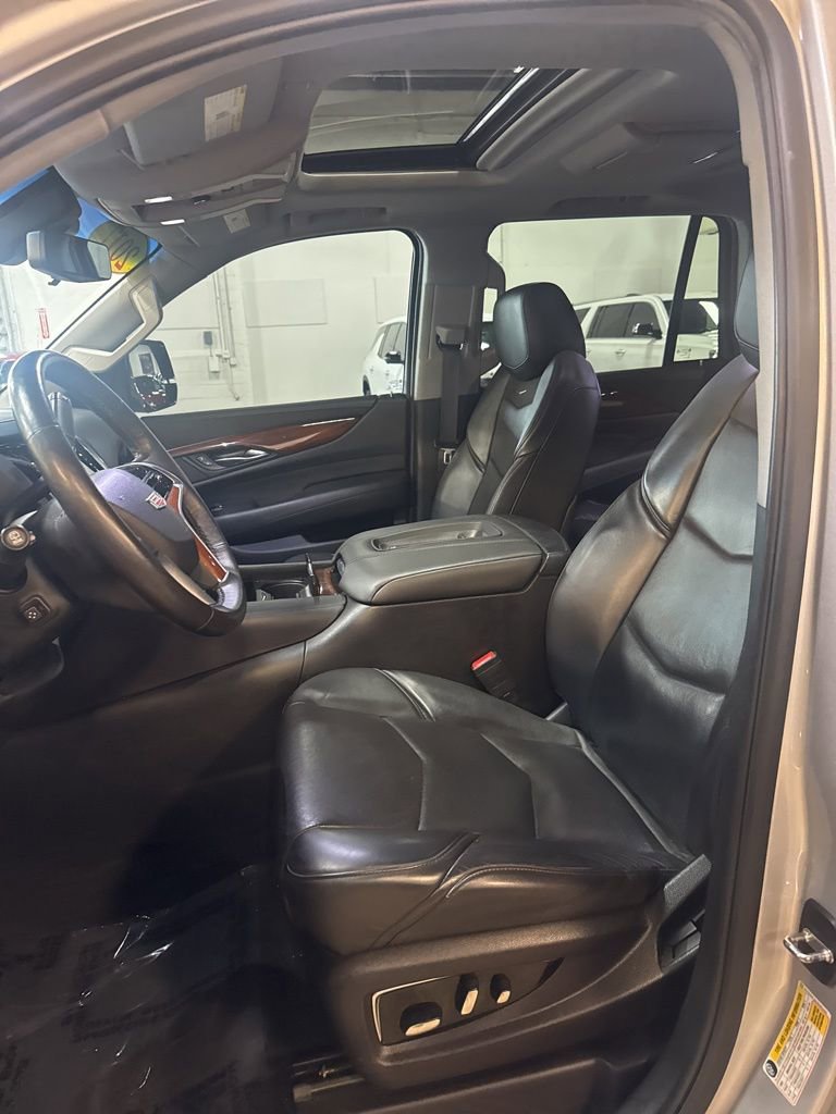 Used 2017 Cadillac Escalade Premium Luxury image 7