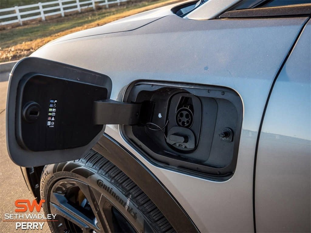 New 2025 Chevrolet Equinox EV RS w/ LPO, Illumination Package image 9