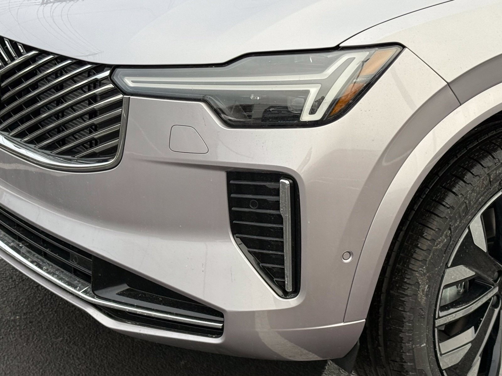 New 2026 Volvo XC90 T8 Plus w/ Protection Package AWD/4WD image 11