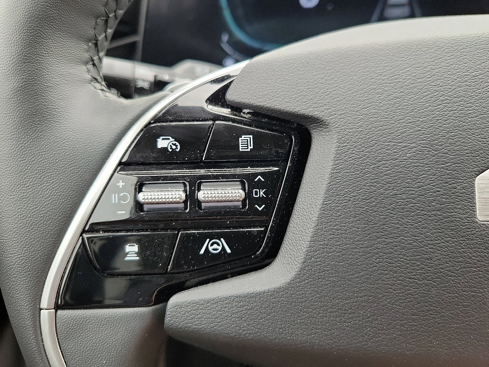 Used 2024 Kia Niro SX image 21