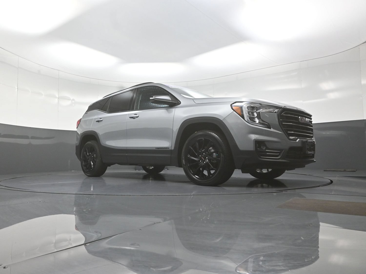 Used 2024 GMC Terrain SLT w/ Elevation Edition AWD/4WD image 9