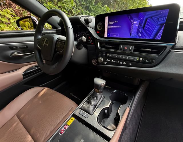 Certified 2025 Lexus ES 300h w/ Premium Package FWD image 25