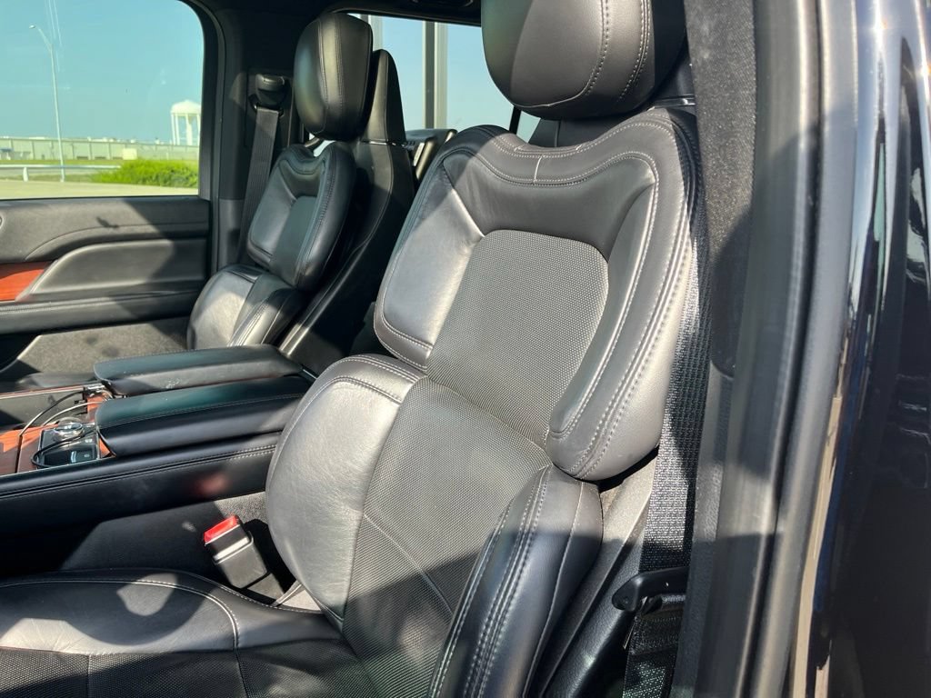 Used 2020 Lincoln Navigator L Reserve w/ Equipment Group 208A Reserve AWD/4WD image 12