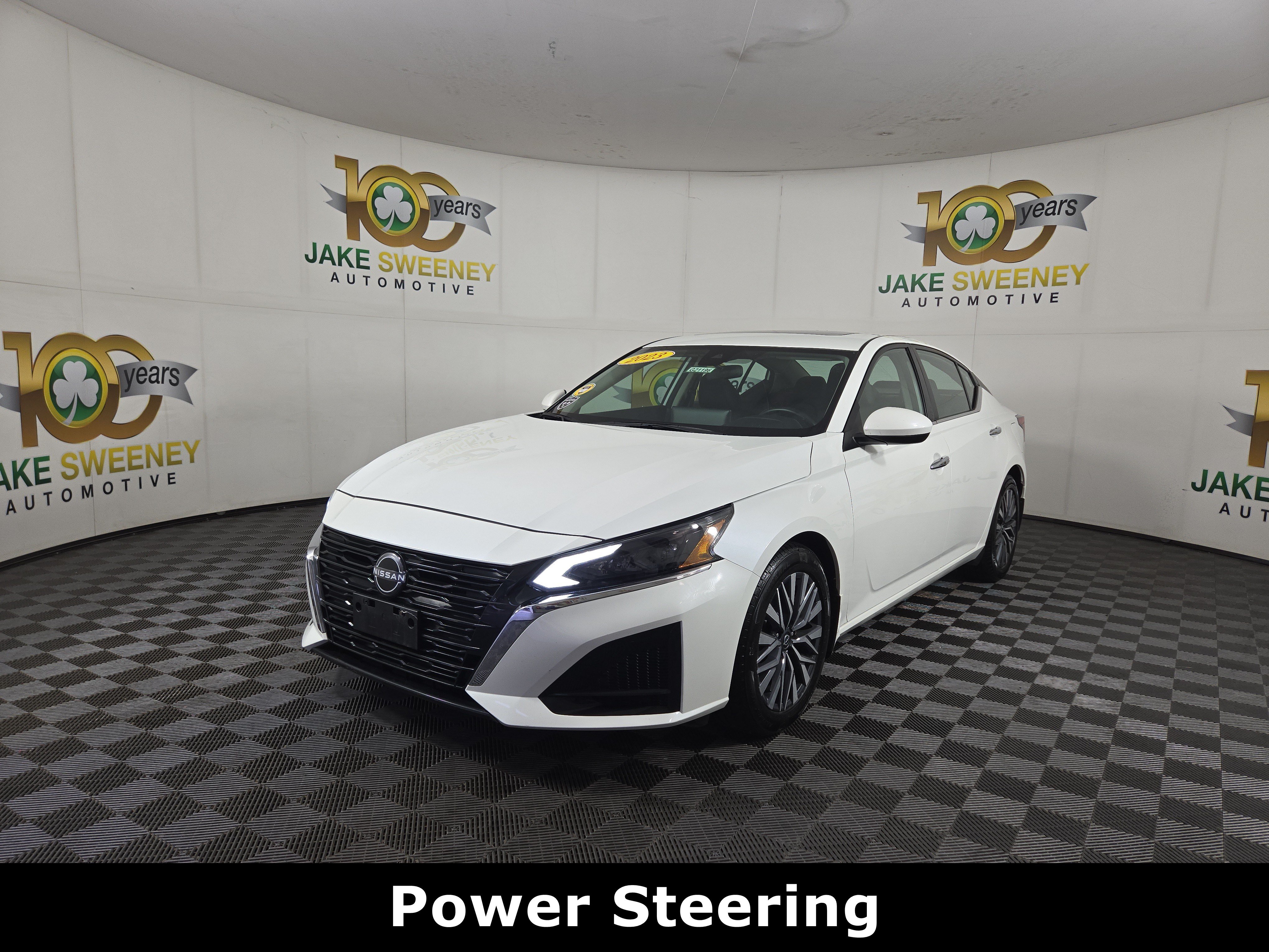 Used 2023 Nissan Altima 2.5 SV w/ SV Premium Package FWD image 3