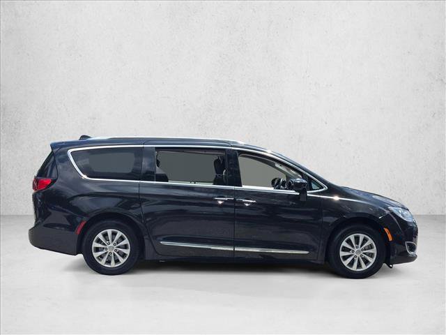 Used 2019 Chrysler Pacifica Touring-L FWD video 4