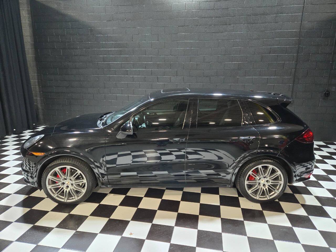 Used 2013 Porsche Cayenne GTS image 4